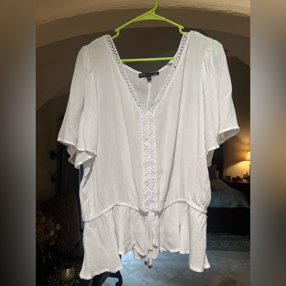 Adrienne Vittadini White V-Neck Flutter Sleeve Tunic
